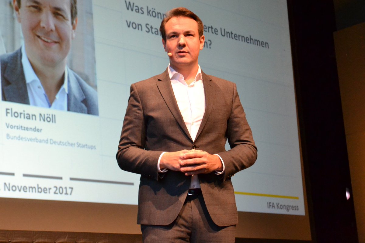 kfz_betrieb's tweet image. "Praktisch kein Job wird von der #Digitalisierung unangetastet bleiben", sagt @floriannoell vom @StartupVerband #IfA17 #Startups #Digitization