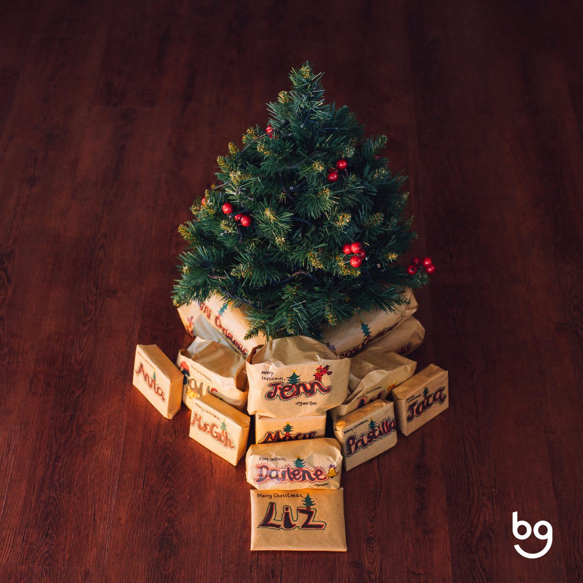 Leaving gifts under the trees during the #HolidaySeason can increase chances of break-ins by 28%. Take measures to make your #home safe bit.ly/2ir3fUH