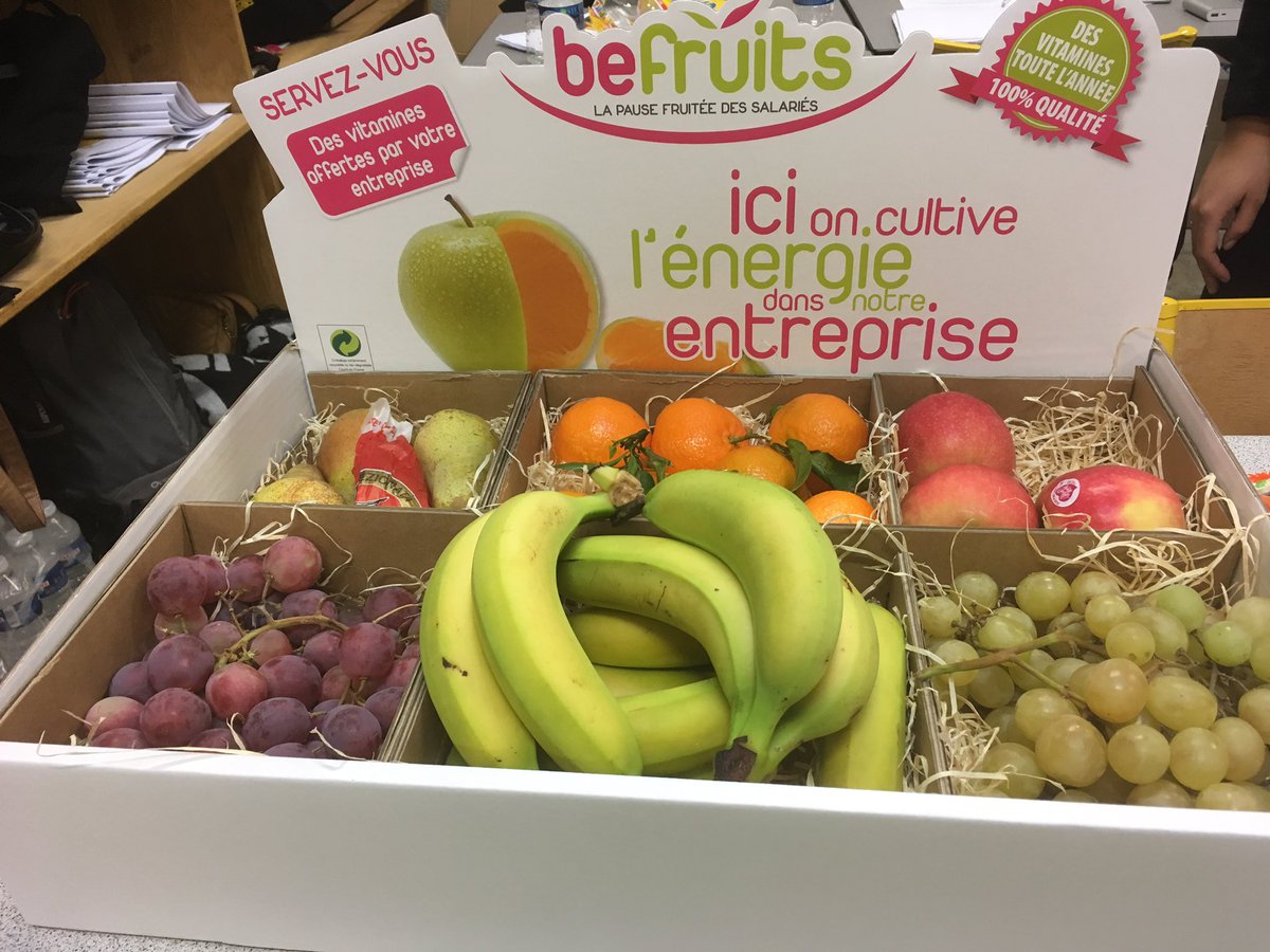 UPE13_'s tweet photo. Pause healthy @BefruitsBox au #THFS17 🍏🍐🍊🍇 https://t.co/X8xmUGhtmh