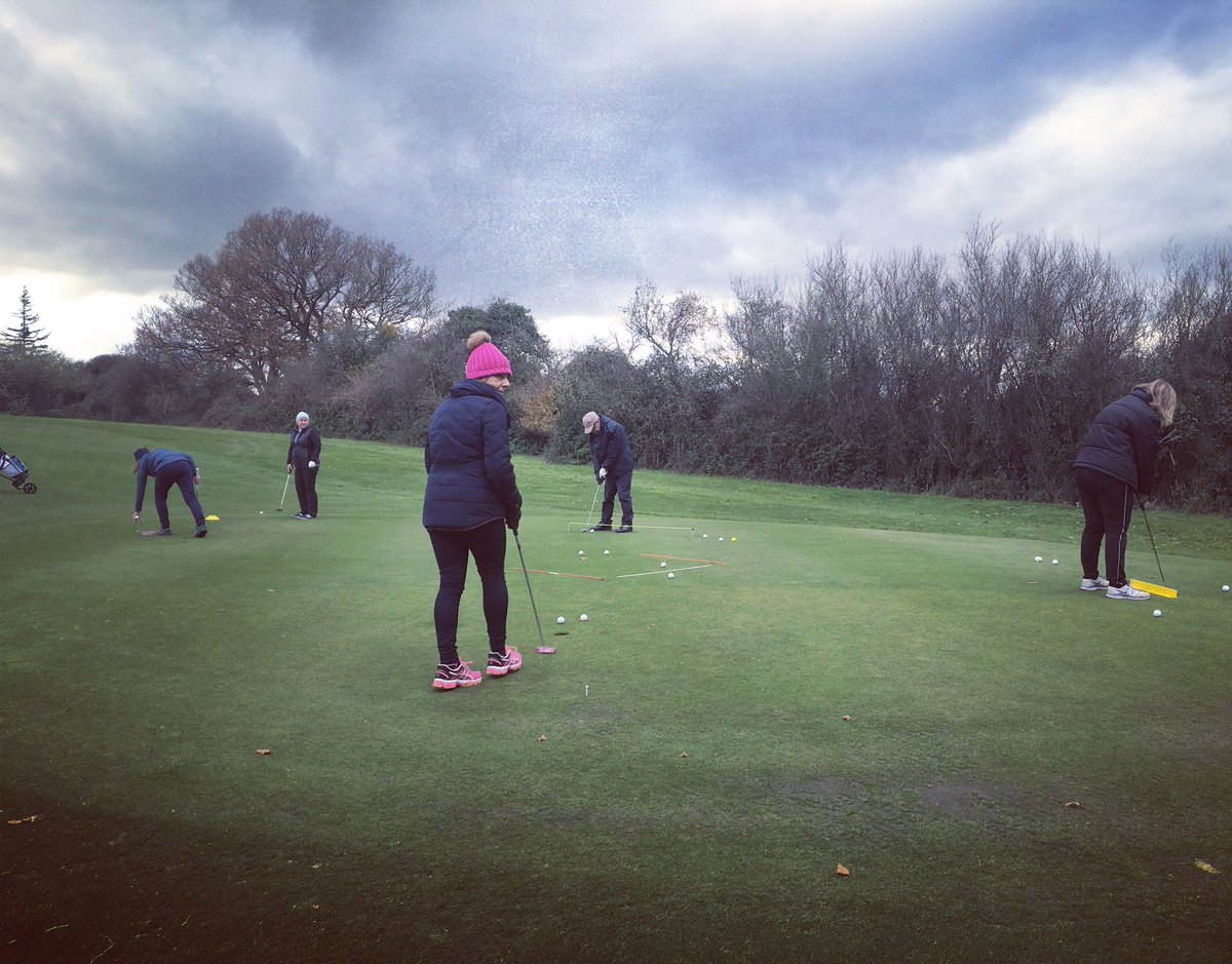 aliwilliamsgolf's tweet photo. Bit fresh today ❄️⛄️ but great work from the academy guys looking at putting. Setup/aim/distance control in a circuit #golfisfun #lessputts https://t.co/wjGx6qdcds