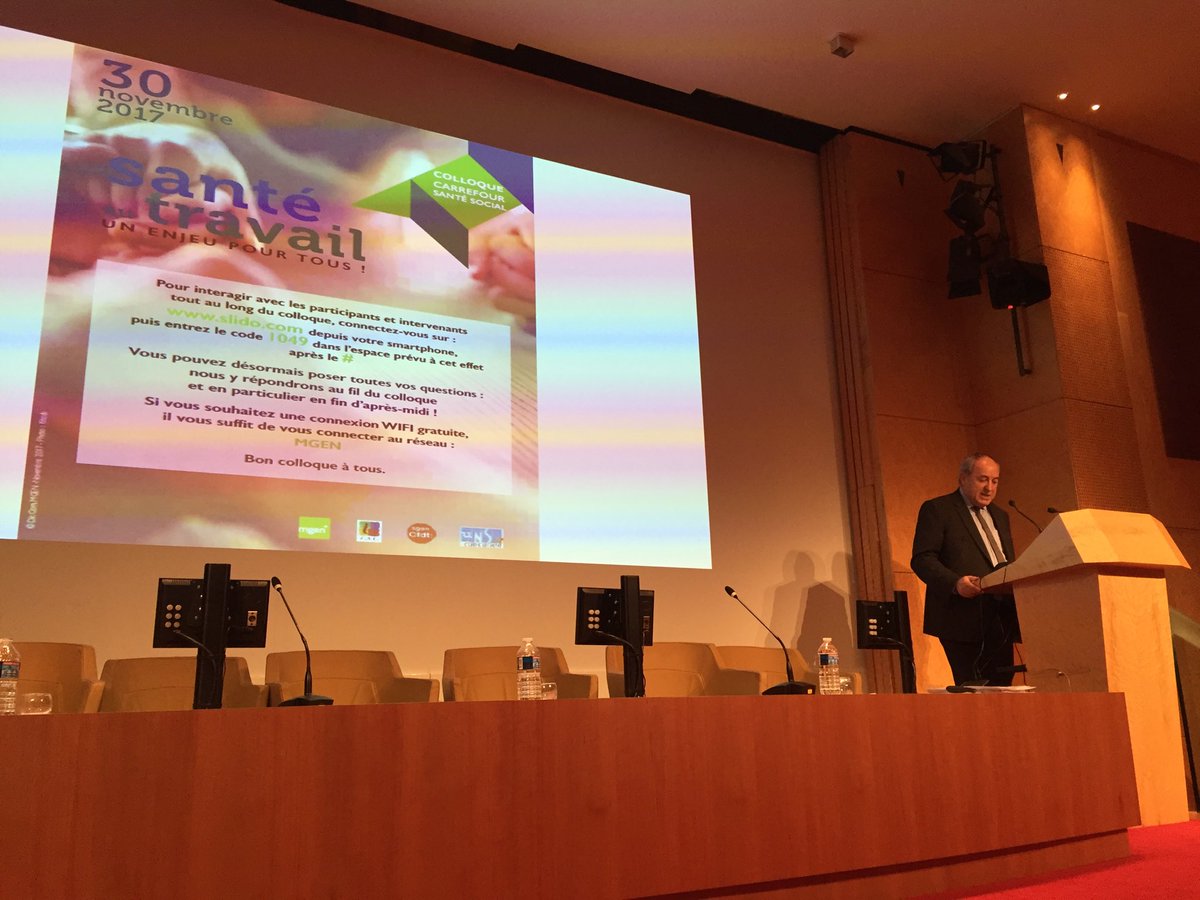 AdrienEttwiller's tweet photo. Intervention de @rberthilier pour clore le colloque #CarrefourSanteSocial #prevention #formationDesCadres #collectif de travail @SgenCFDT @groupe_mgen @Anact_ https://t.co/t75kZbZ4Yc