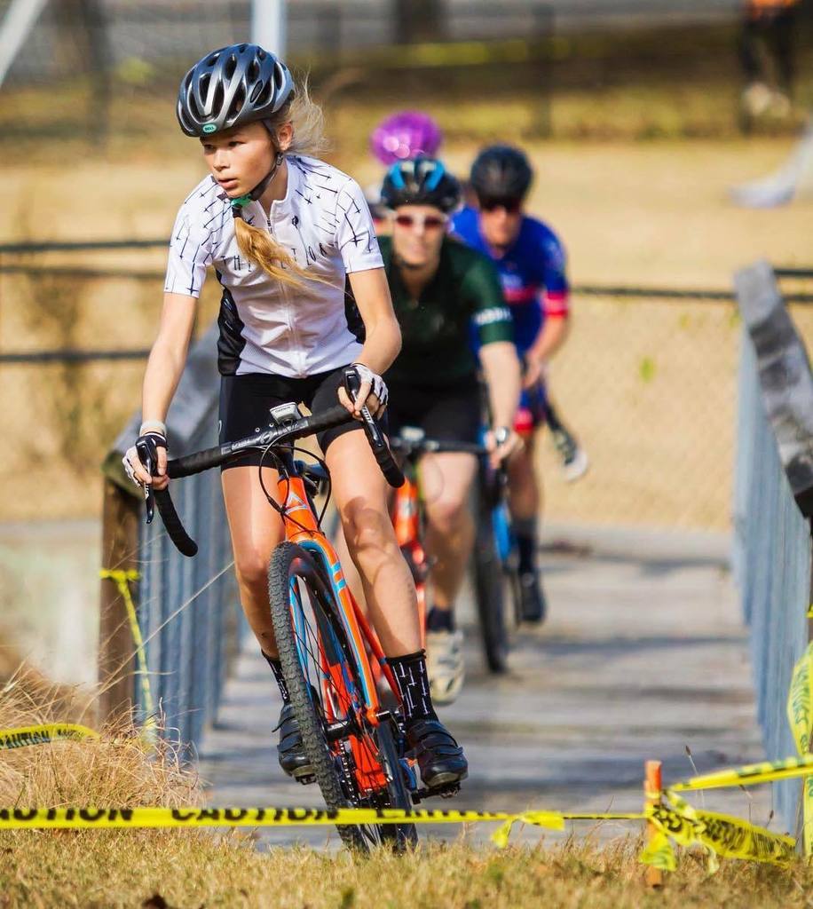 ChaseErtzberger's tweet photo. Young Emma (@emma__j59) pulling the women's pack @ Cross Boss 2017 #crossishere #cycling #velo #cyclocross #cyclox #cyclingphotos #cyclingshots #arkansascycling #CrossBoss #CrossBoss2017 #lifebehindbars #littlerock #arkansas #canon #canonfavpic #arkans… https://t.co/u060v2I1Lc https://t.co/OkpW6aKVUf