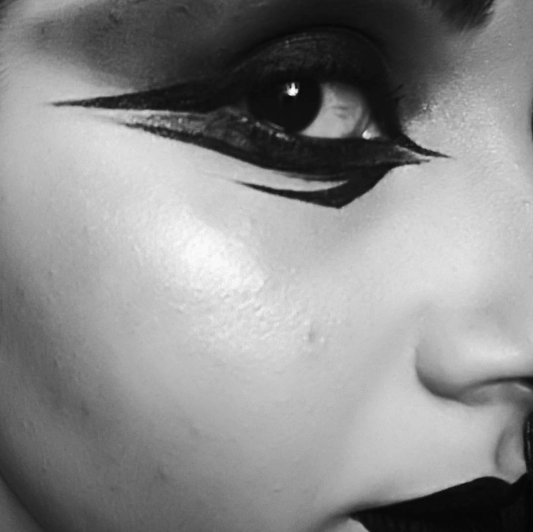 fachiluna's tweet photo. Today ends #KettTurton's  #GIVEAWAY guys. Good luck!

#Gypsy83 #Halloween #Goth #Gothgoth #nugoth #gothguy #gohtgirl #gothclothes #gothmakeup #makeup #CliveWebb #sararue #movie #contest #giveaways #gothic #eyeliner #gypsy #costume #cosplay https://t.co/59HeEgCiSt