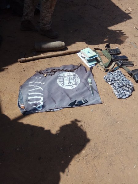 RadioMuqdisho's tweet photo. #SNA commandos #seized Explosive materials and #weopons belongs by Alshabab after #Special operation conducted at Beledul Amin Village in Lower Shabelle. https://t.co/Bp5qQVrRdC