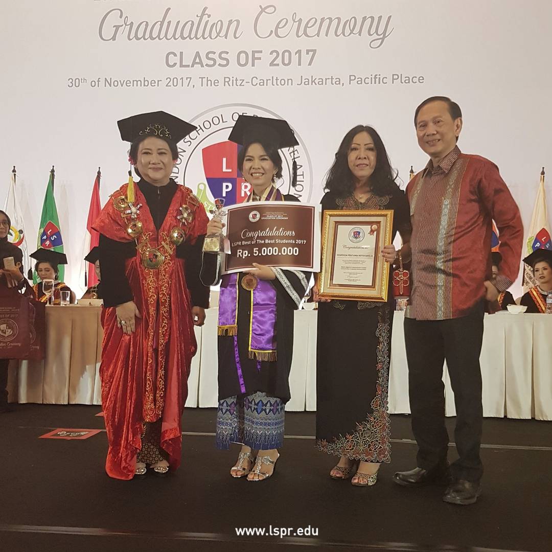 lspr_official's tweet photo. Congratulations for Best Students From Postgraduate Programme in major Corporate Communication, Marketing Communication, Mass Media Management and International Relations
#LSPRJakarta #LSPRGraduation2017 #LSPRStudent #Graduation https://t.co/Diood1QFyA