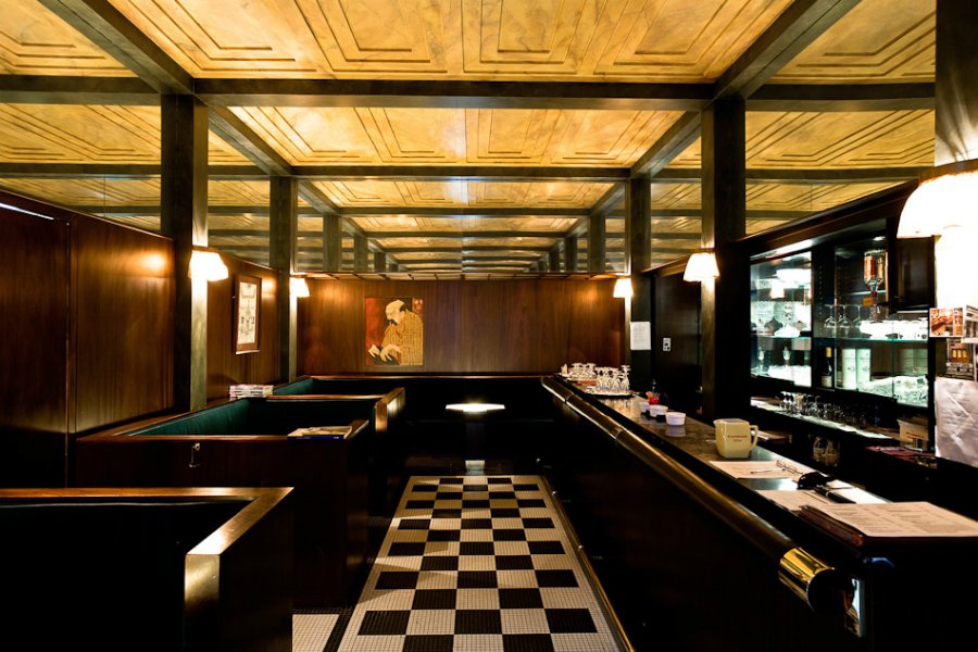 totallydublin's tweet photo. #NiceGaff Now an ‘icon of classic modernity’ Loos Bar can be found in surreal replica tucked away in Richard Castle’s @tcddublin  Dining Hall https://t.co/YUhlAD1rEI https://t.co/2OrSajaqbm
