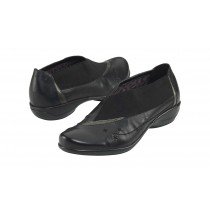 FeetandSpine's tweet photo. We provide face to face consultations and measurements in our stores, so we also offer custom-made shoes that fit you perfectly on all accounts: support needed, level of comfort, size, colour and style, so that overall your needs are met. https://t.co/IomzV5nRRe https://t.co/1OlAXd6mnx
