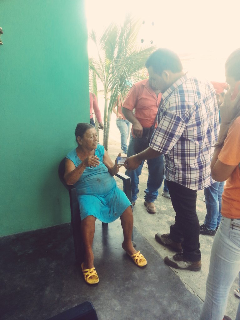 PsuvJcs's tweet photo. #PSUV Casa a Casa en el Sector Ivasol #Trabajamos #ConUnaVisionDeFuturo SILVIO LUIS ALCALDE https://t.co/CZ4d2T6iDh