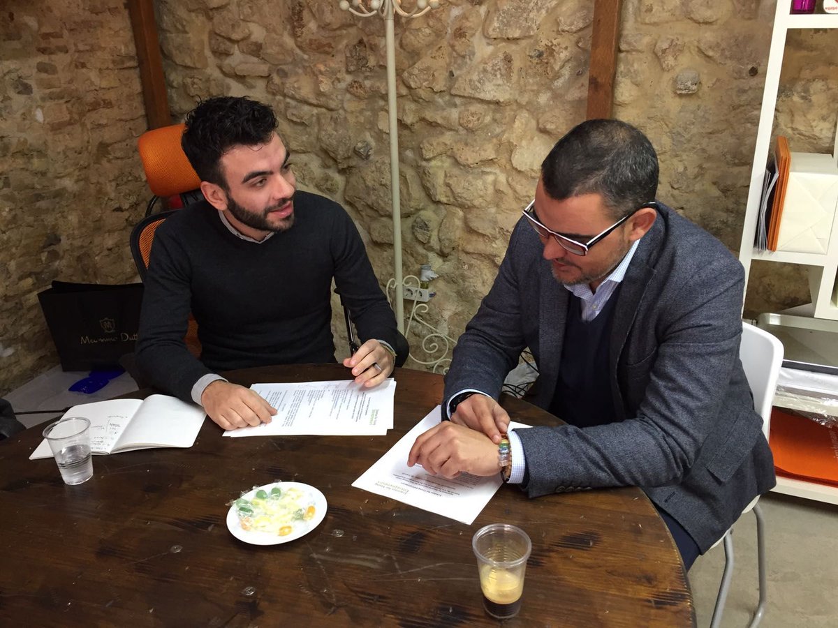 FEquipoHumano's tweet photo. El arquitecto italiano Alessandro Santapà, ya es un joven emprendedor de @EYEprogramme! Esta mañana ha realizado la Training Session con @JEGarciaLlop y @acadenascanamas y el 15 viajará a Berlín, dónde estará 6 meses en el despacho #Annabau +info de #EYE➡ https://t.co/PmBB06bkzT https://t.co/iuTCLsW6yp
