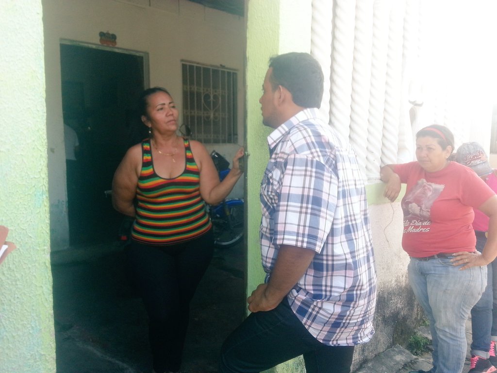PsuvJcs's tweet photo. #PSUV Casa a Casa en el Sector Ivasol #Trabajamos #ConUnaVisionDeFuturo SILVIO LUIS ALCALDE https://t.co/CZ4d2T6iDh