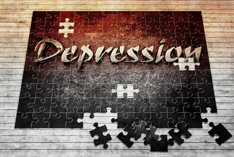 Een #depressie kan naast mentale klachten ook lichamelijke klachten veroorzaken, zoals hoofdpijn, weinig energie, slaapproblemen verandering in gewicht en eetlust, minder libido. 
goo.gl/XERUQw