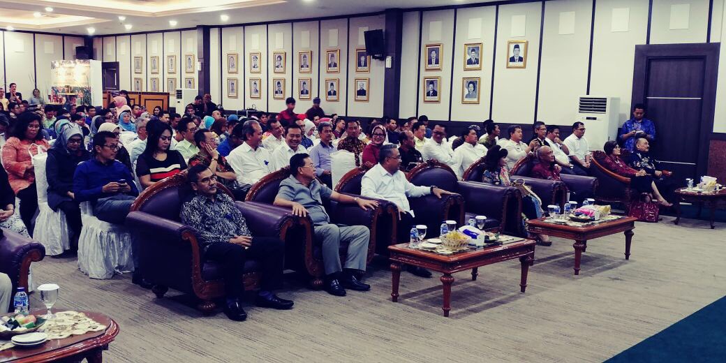 taufikmadjid71's tweet photo. Bapak Mendes PDTT @EkoSandjojo meluncurkan buku mengenai percepatan pembangunan pedesaan berjudul #RuralEKOnomics https://t.co/iLZGGrkHLA