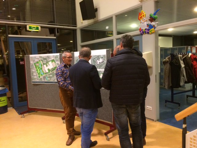 Goed bezochte bewonersavond in <a href="/gemeenteWMW/">West Maas en Waal</a> over schetsontwerp buitenruimte voor nieuw #IntegraalKindCentrum van <a href="/SAB_adviseurs/">SAB</a> #ontwerpopenbareruimte