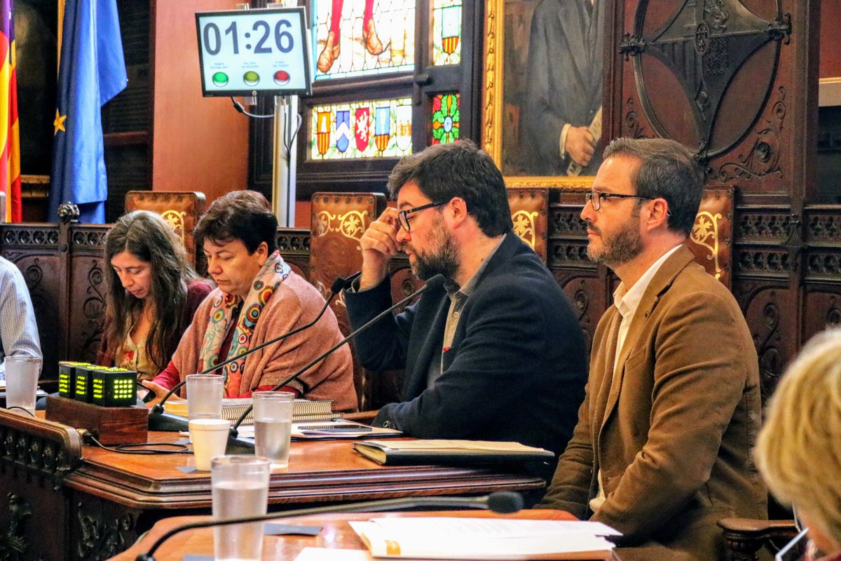 PSOEPalma's tweet photo. 🌷✅ @hila: "L'@ajuntpalma  demanarà per primera vegada a #RedElectrica el canvi de traçat de les torres i els veïns no hauràn de pagar res. Estarem al seu costat". #SalvemSonPuig https://t.co/mhnW9JlJTm