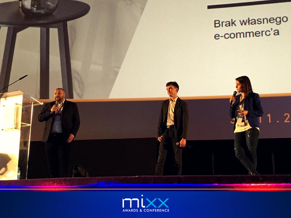 Jesteśmy na #MIXXAwards 2017! Nasza Content Marketing Director <a href="/adrianna_kubik/">Adrianna Kubik</a> i New Business Director Marcin Dłuski wraz z naszym klientem opowiadają o kampanii dla marki Tubądzin nominowanej w kategorii #Direct Response and #LeadGeneration. Trzymajcie kciuki! CC: <a href="/IABPolska/">IAB Polska</a>