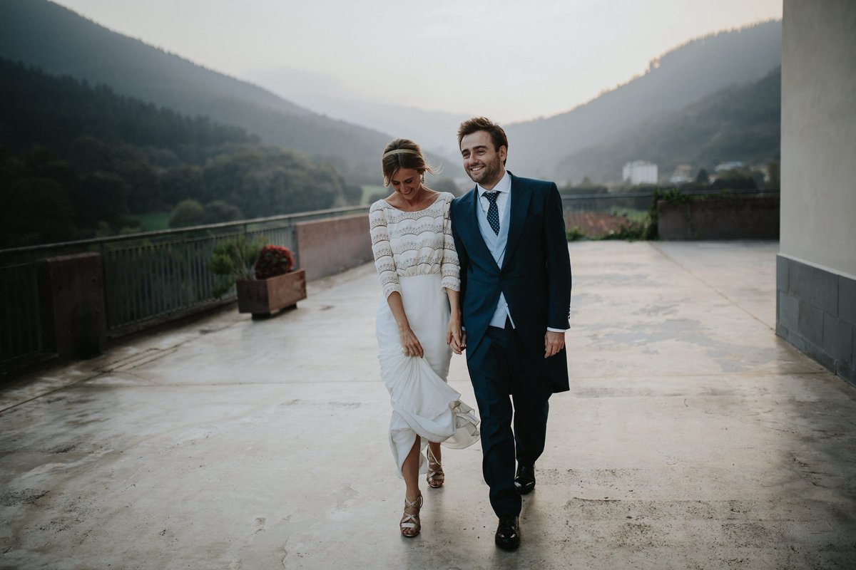 Lovers💛
#fotógrafosdeboda #weddingphotography #boda  #folkwedding #ig_weddings #bodaenmadrid  #love #cigarraldelasmercedes #BodaBilbao