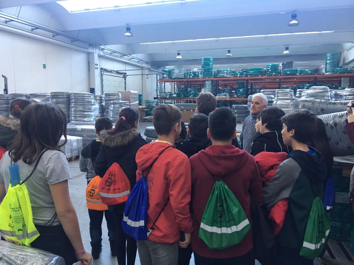 Emanuela400hs's tweet photo. IPL Industrie Plastiche Lombarde in prima fila al #pmidayvarese! #pmiday2017 https://t.co/qOftnkgSHS