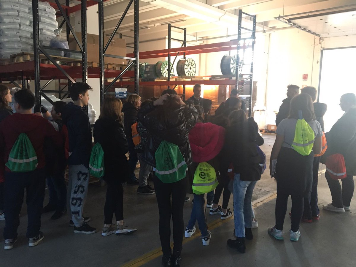 Emanuela400hs's tweet photo. IPL Industrie Plastiche Lombarde in prima fila al #pmidayvarese! #pmiday2017 https://t.co/qOftnkgSHS
