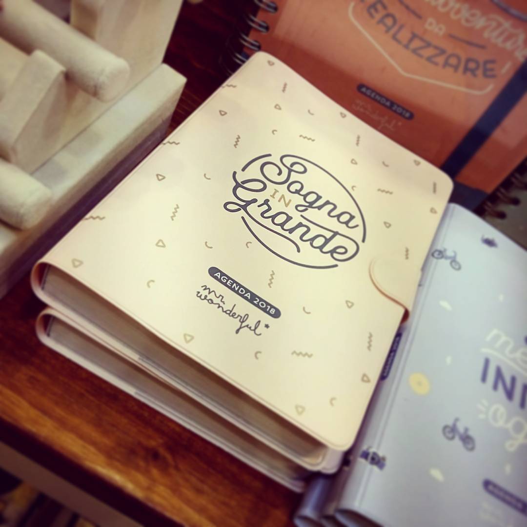 alessandrom76's tweet photo. apprezzo l'#invito a
#sognare in grande
ma per i miei #sogni
un'#agenda sola non
è #sufficiente
dovrò comprarne due
https://t.co/h05wZWp2Lv
#dream #agenda #graphic #great #bookstore #mrwonderful #mall #stationery #shop #diary
#sogno #grafica #grande #libreria #cartoleria https://t.co/7NxlYfaMlD
