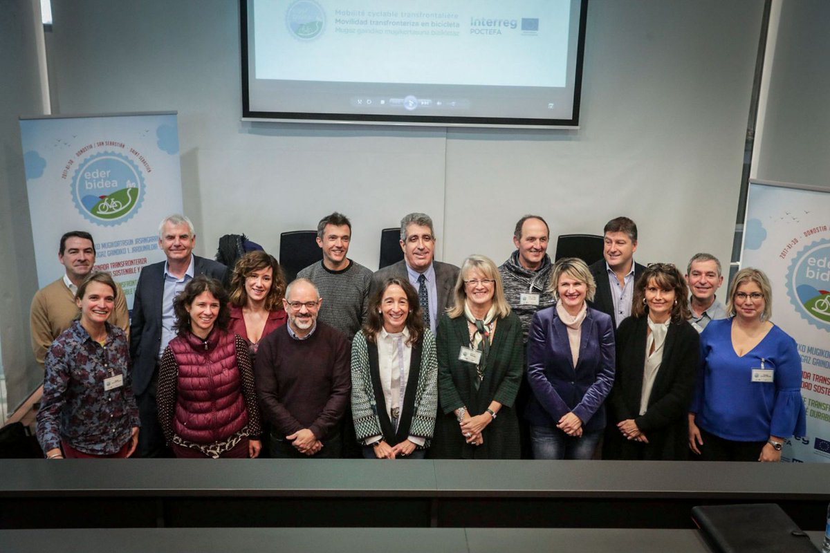 ederbidea's tweet photo. Trabajando en común por la movilidad sostenible en la reunión del comité de pilotaje de #Ederbidea #poctefa https://t.co/S4lIqhrnQa