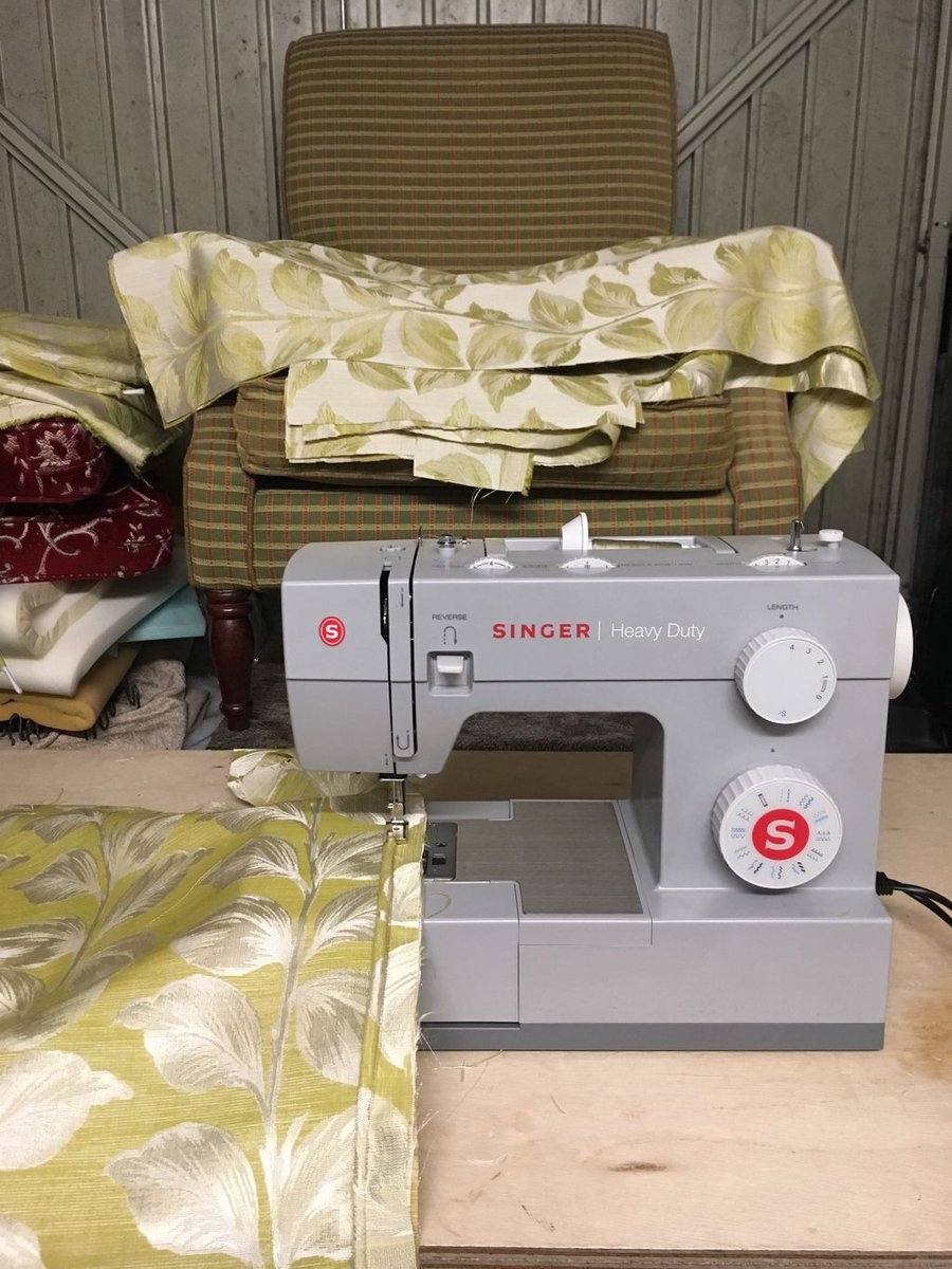 Upholsterybycrm's tweet photo. A spot of sewing #insidewing #insidearm #settee #singersewingmachine #upholstery https://t.co/LDU0p0Iav2