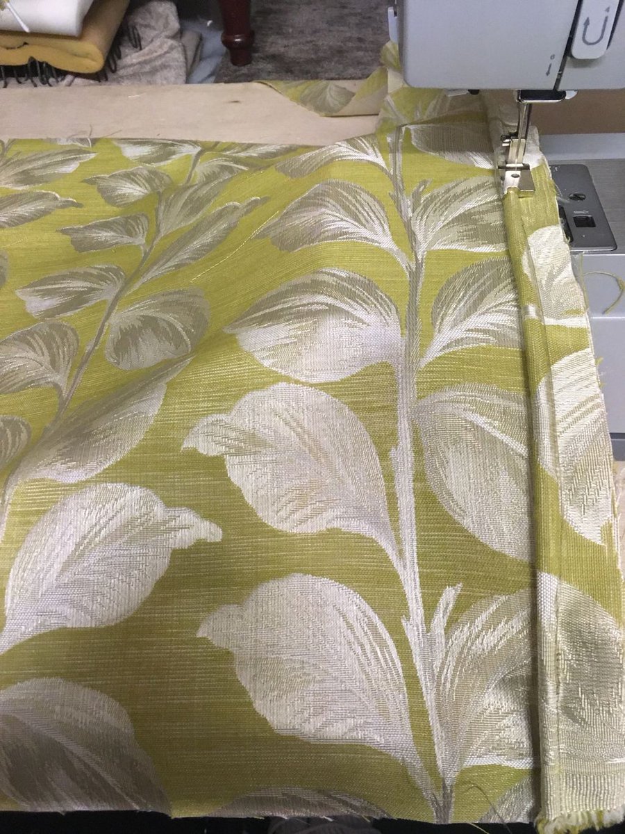 Upholsterybycrm's tweet photo. A spot of sewing #insidewing #insidearm #settee #singersewingmachine #upholstery https://t.co/LDU0p0Iav2