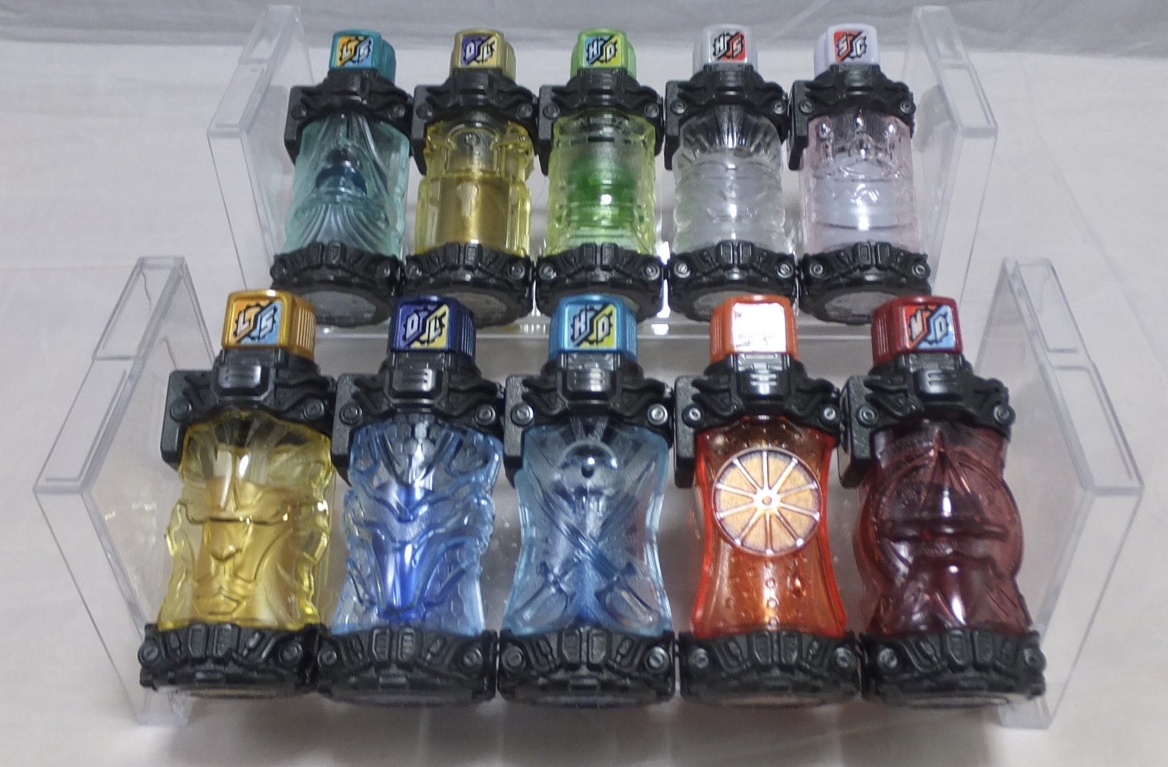 画像 今日駅前のキャンドゥ行ってボトルスタンド買ったがこれほんとフルボトルの収納に最適だな T Co Muuo2mhqrv Matomehub まとめハブ