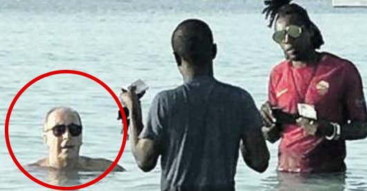 Eurosport_IT's tweet image. Domani c'è il sorteggio di #Russia2018, intanto Ventura è in vacanza a Zanzibar☀🏖► bit.ly/2AfIfXo

Beh, sicuramente è un bel posto per dimenticare...🙄