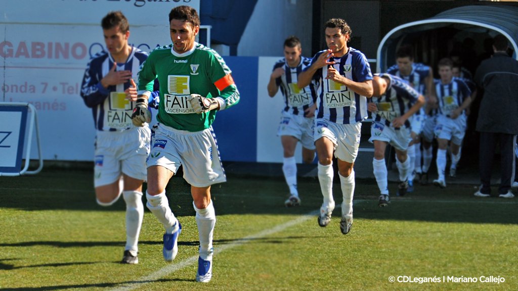 CDLeganes's tweet photo. RECONOCIMIENTO I Raúl Moreno y Carlos Martínez realizarán el saque de honor en el #LeganésVillarreal con motivo de su reciente retirada, como dos de los doce jugadores que más partidos han disputado con el primer equipo en la historia del club ⚽️🙌  ➡️https://t.co/U0XN3SmkED https://t.co/RaIztnN85D