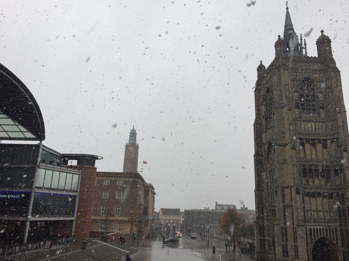 VisitNorwich's tweet photo. Snow!! 😍 ❄️❄️❄️ https://t.co/ozrcHe0r5X