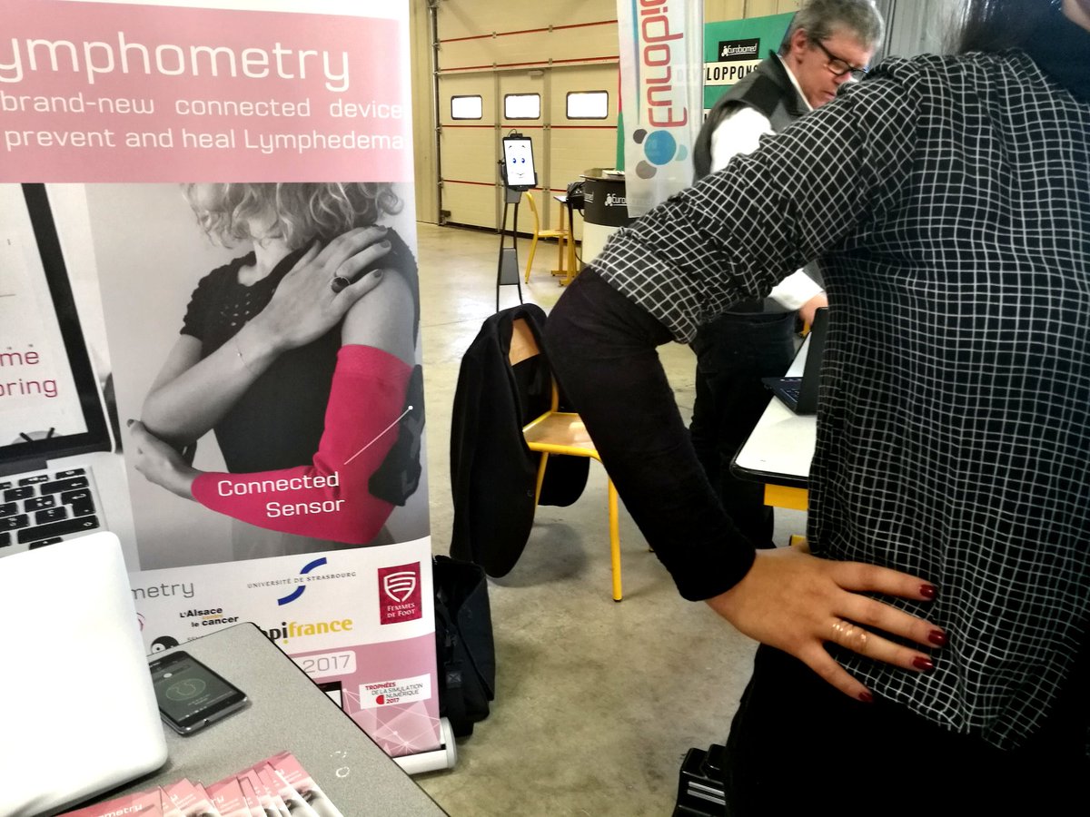 UPE13_'s tweet photo. [#THFS17] Au Start Up Place découvrez @Quantmetry et sa technologie #Lymphometry ➡️ un manchon connecté et son appli mobile pour un meilleur suivi pour les femmes opérées du cancer du sein, qui ont un risque élevé de #lymphoedème. https://t.co/BK5YU5UY0b