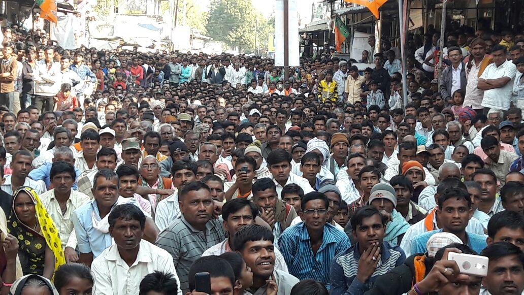 bjp4Mahisagar's tweet photo. શ્રી નરેશ કનોડિયા ૧૨૩ સંતરામપુર વિધાનસભામાં બટકવાડા,હિરાપુર,માલવણમાં ભાજપના પ્રચાર માટે આવ્યા #BJP4SANTRAMPUR https://t.co/rNYdXFBlw8