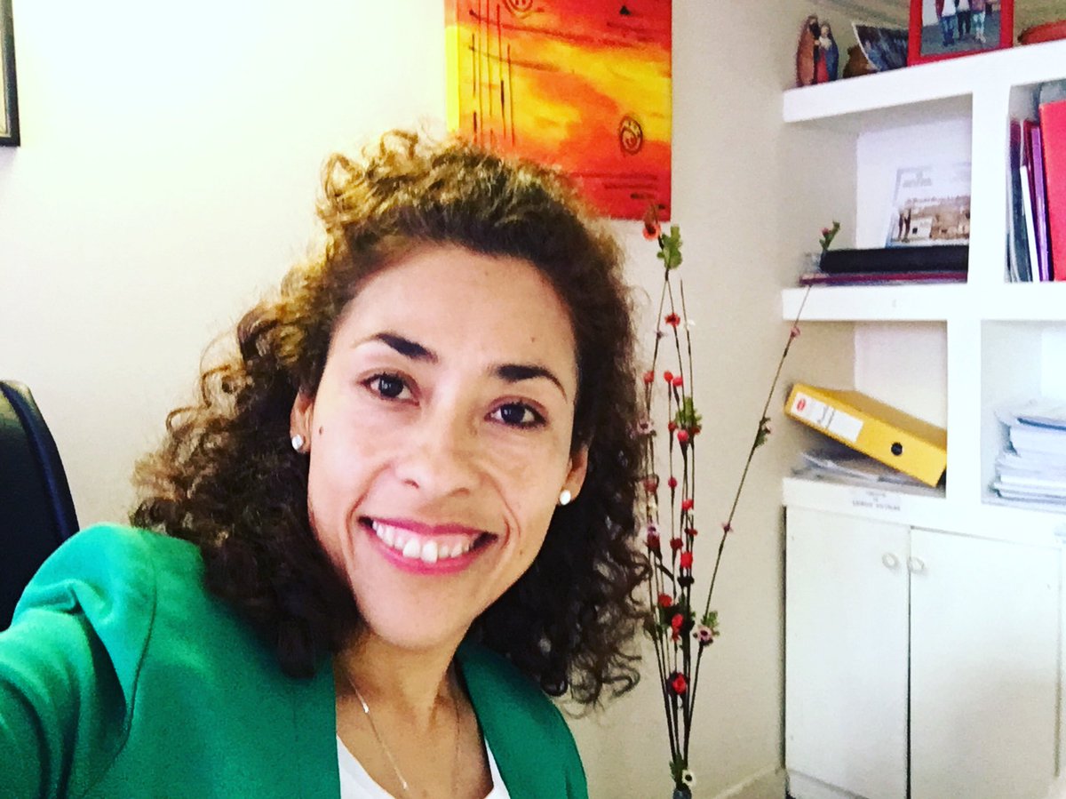 vickylunaok's tweet photo. “Con una sonrisa logramos mejores resultados.” https://t.co/GYtdk0xntx