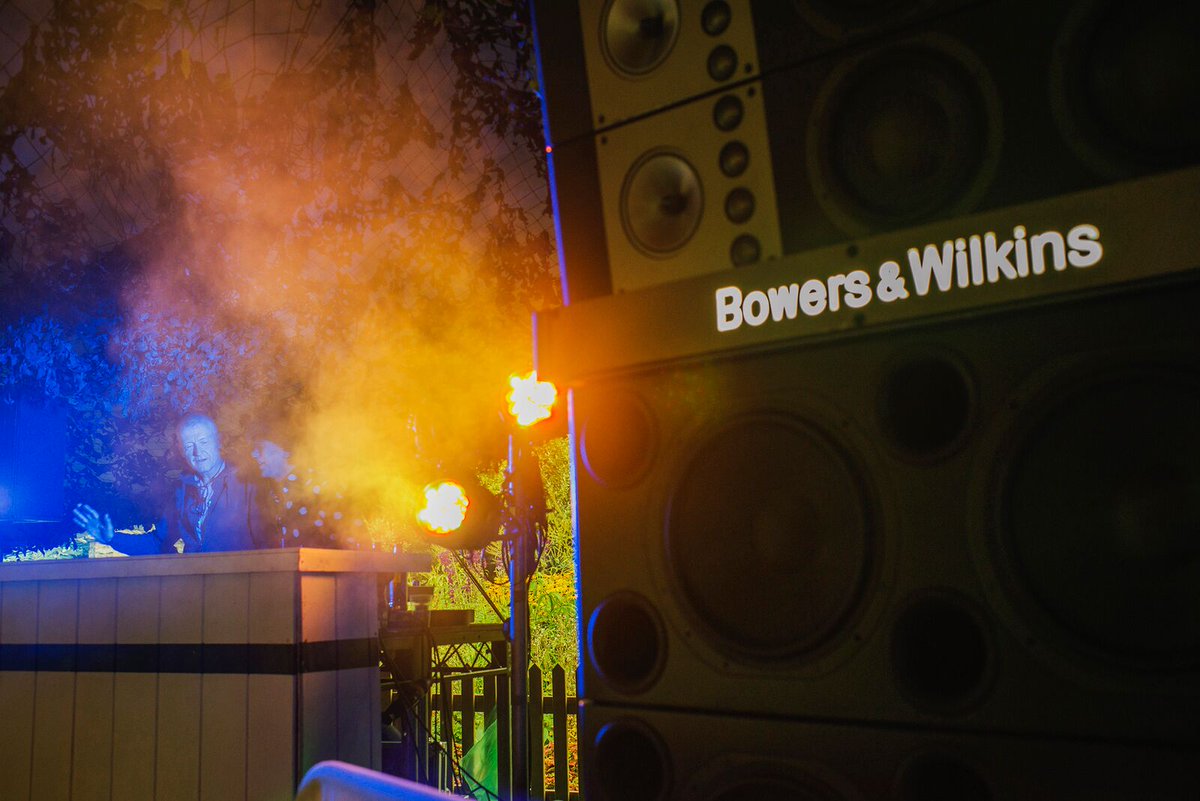 BowersWilkins's tweet photo. #ThrowbackThursday to when @SteveSnooker and @Knifeworld brought the party to Portmeirion at @festivalnumber6 #SoundSystem17 #bowerswilkins https://t.co/fZUTRGYnIt