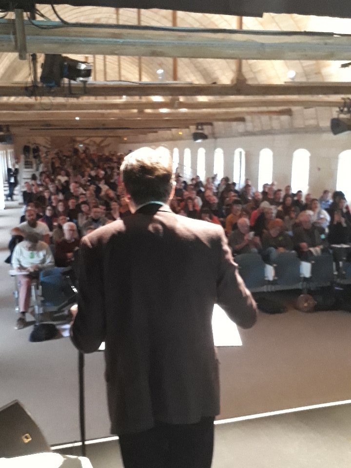 reseaucocagne's tweet photo. Christian Du Tertre économiste conclut le débat public #cestquoicetravail : le patrimoine formidable du souci des autres et de la nature par les jardins de cocagne. Au coeur la question de la qualité du travail. https://t.co/GwzILGNfNg
