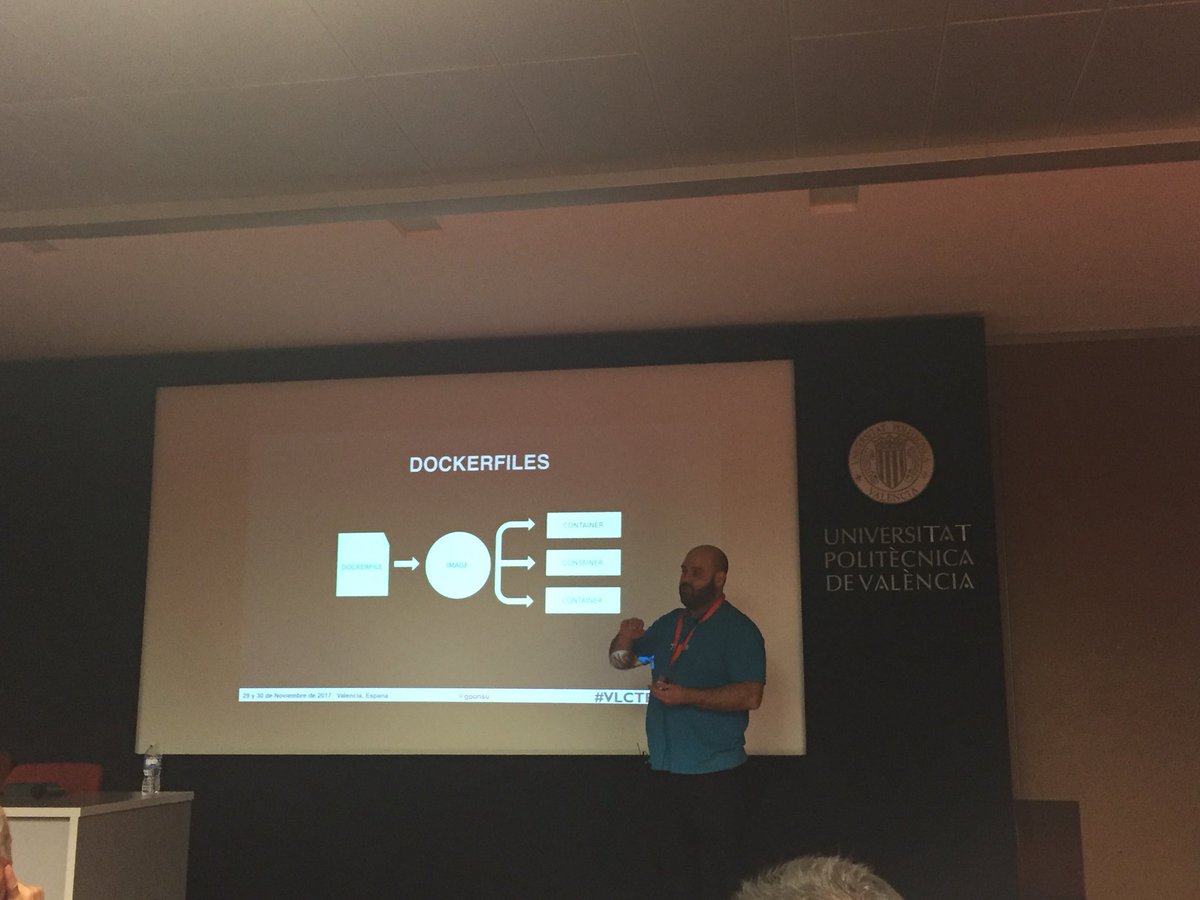 juvercape's tweet photo. Ya tenemos a @gponsu contando un caso práctico en #Docker y la utilidad como herramienta para ejecutar tests #VLCTesting17 @FlywireEng https://t.co/gflQLRkLsK