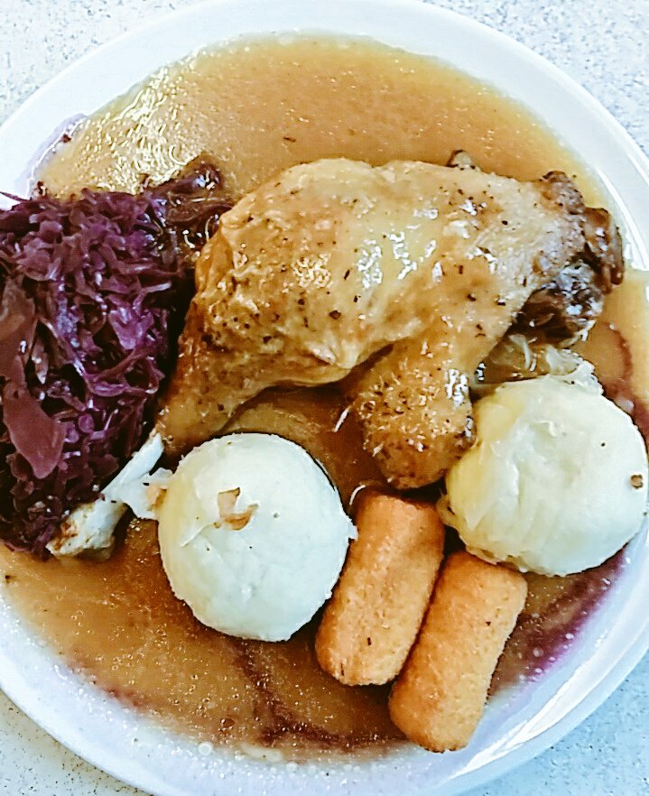 Wattesturm's tweet photo. Kantinenkoch hod g'sogt: Iss woas g'scheits!" Also tu ich das und es woas g'scheits. #ToteEnte . https://t.co/pxDQDW1Tt7