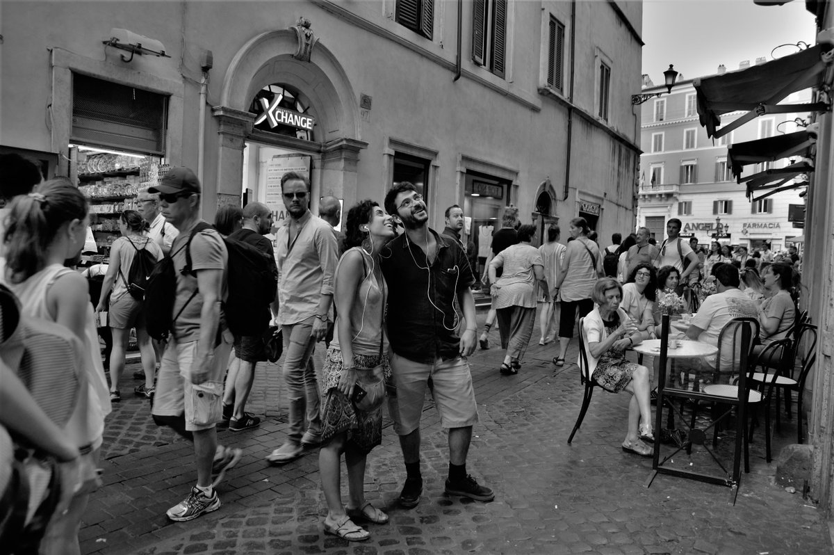 radio3mondo's tweet photo. #GuideInvisibili: passeggiare tra le vie di #Roma attraverso la voce di ragazzi migranti @Laboratorio53 che hanno partecipato a #RifugiArt. Ne abbiamo parlato oggi con @luigispinola e Nerina Schiavo.
https://t.co/hi8UAgF5Vo @Radio3tweet https://t.co/yJmkzBJxWk