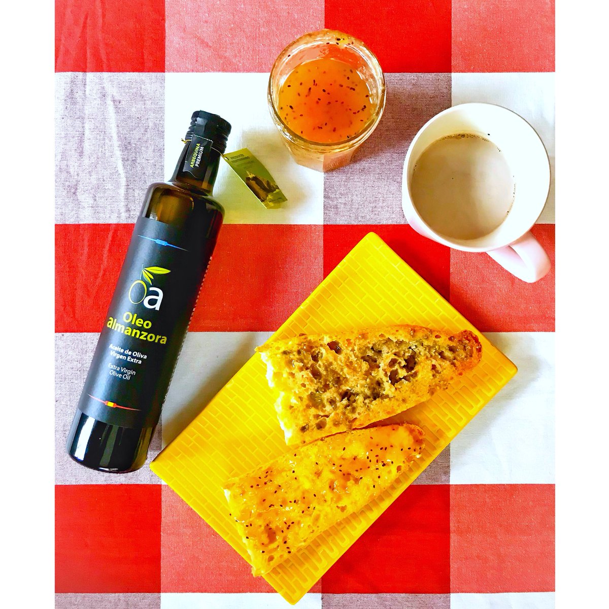 CarmenMarySM's tweet photo. Ya sabéis todos que me encantan los desayunos!!! 🥐☕️ Es mi comida preferida del día!!! Hoy os traigo uno en casa con mi mermelada casera hecha por mi, de #kiwi 🥝 y mi aceite más 🔝 de @Oleoalmanzora 🍈 una verdadera delicia!!! 😋 @IsiHR3 #AOVE https://t.co/YIdQ2U7yUB
