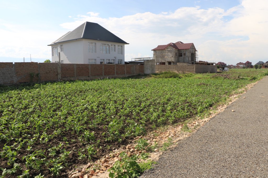 Burundi2VP's tweet photo. #Burundi: SE @ButoreJ met en garde quiconque tentera de modifier le plan initial de lotissement du Quartier #Kiyange, dit « Diplomatique », en zone urbaine de #Buterere, dans @MairieBujumbura . La tolérance zéro sera appliquée. https://t.co/bF6puztNLb