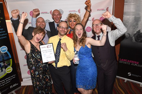 ActiveLancs's tweet photo. Congratulations to the Ossy Joggers, winner and to 5 Ways Boxing Academy, highly commended. Thank you to @LSPSatellite for sponsoring this award! #LSA17 https://t.co/eeCqhpYFIF https://t.co/OZiW1QjkRq