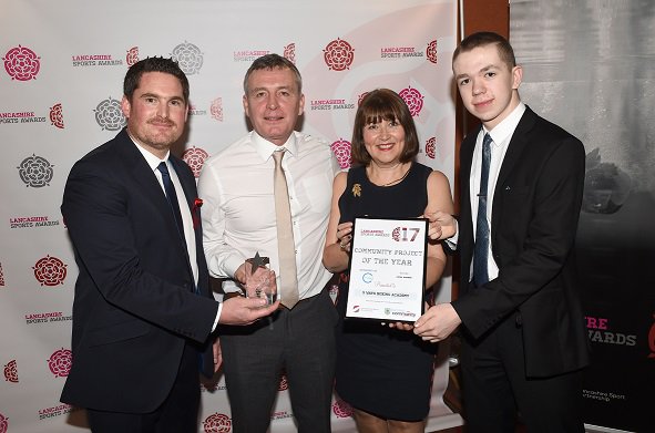 ActiveLancs's tweet photo. Congratulations to the Ossy Joggers, winner and to 5 Ways Boxing Academy, highly commended. Thank you to @LSPSatellite for sponsoring this award! #LSA17 https://t.co/eeCqhpYFIF https://t.co/OZiW1QjkRq