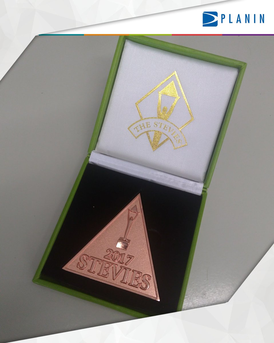 PLANIN's tweet photo. Imagine um dia feliz! PLANIN ganha prêmio internacional de comunicação por projeto de gestão de crise. Uma delícia receber o Stevie® International Business Awards. Sucesso no mundo!  
#PLANIN #StevieAwards #Sucesso #Comunicação #PR #PRGlobal #Gerenciamentodecrise https://t.co/LHBacQRktB