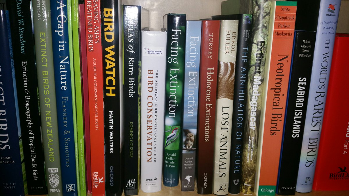 lingenhoehl's tweet photo. Viele Tierarten gibt es nur noch in Museen - oder Büchern. Manche dieser Werke habe ich gekauft, um meinen Kindern zeigen zu können, was die Menschheit während weniger Generationen verloren hat #LostSpeciesDay https://t.co/LWYDqyQsC7