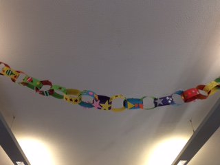 BedsLibraries's tweet photo. Calling all little crafters ~ Barton library would like to have as many beautiful Christmassy paper chains around the library as possible pop in anytime to lend a hand and see your creations up in time for Christmas! ๐#lovelibraries #Bartonlibrary #paperchains #Christmasfun #fun https://t.co/v33hxavCxZ