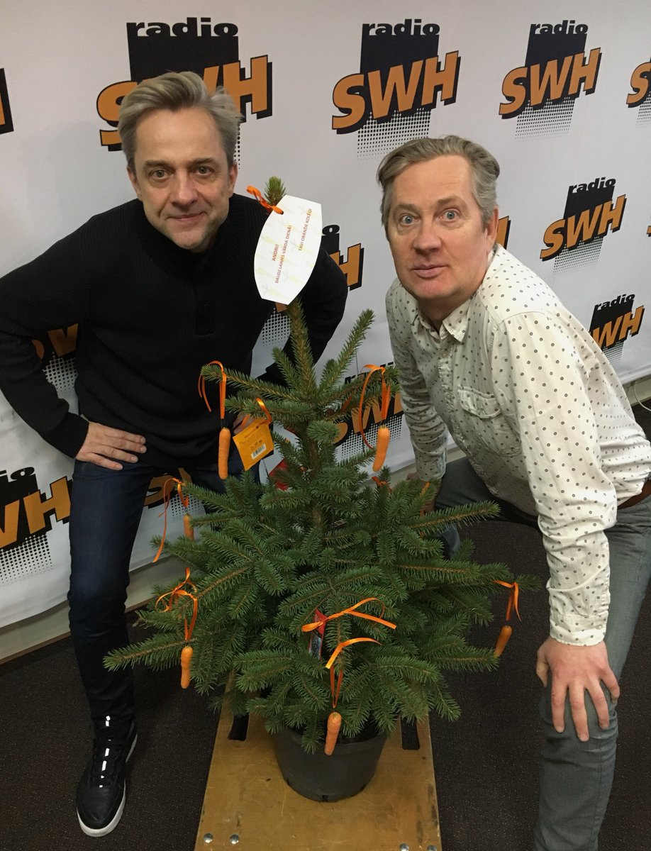 RadioSWH's tweet photo. Viesos pie #FredosaurusRex Normunds Pauniņš, kurš pastāstīs par grupas Otra Puse gaidāmo LIELKONCERTU rītdien @PalladiumRiga -> https://t.co/dhtGgo6ezh https://t.co/LPDqBQ7G45