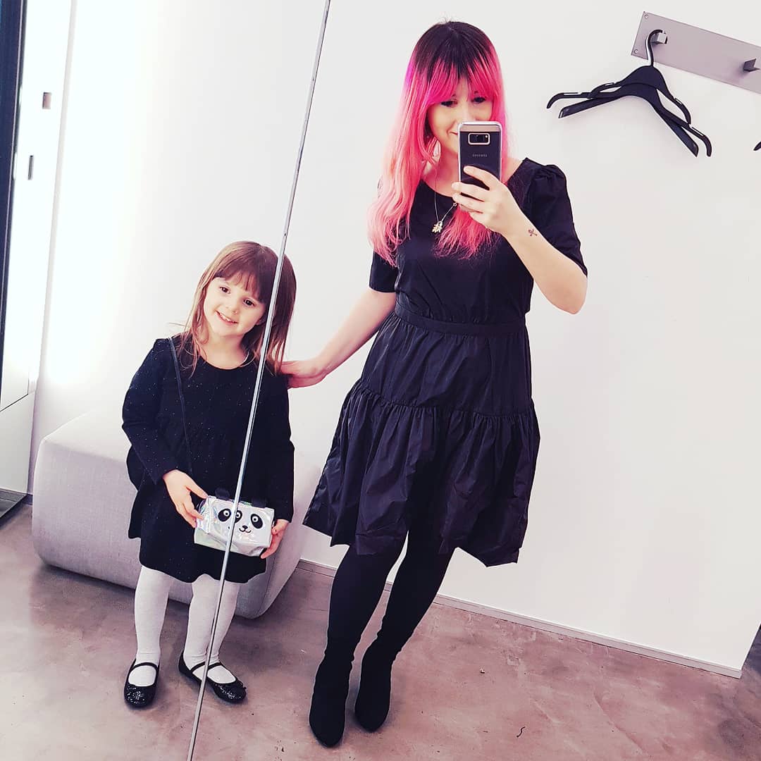 silvia_lonardo's tweet photo. Questa volta lo ShopTogheter con Alyssa in @OVSofficial è stato particolarmente divertente 😄😄 non vedo l'ora di vedere le foto ufficiali ma intanto ecco qualche anticipazione ❤ #ovsmamme #adv https://t.co/VvGSkJSjEL
