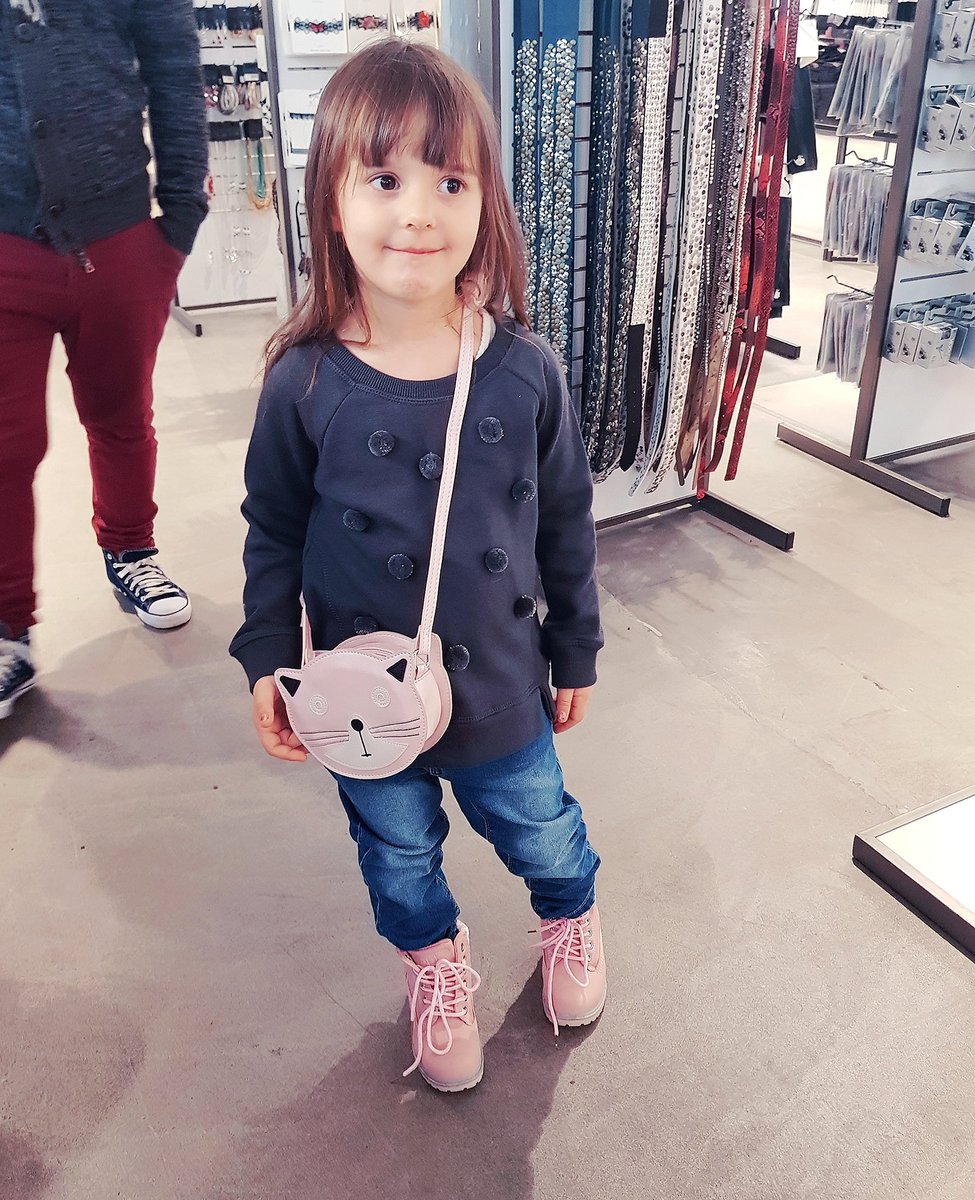 silvia_lonardo's tweet photo. Questa volta lo ShopTogheter con Alyssa in @OVSofficial è stato particolarmente divertente 😄😄 non vedo l'ora di vedere le foto ufficiali ma intanto ecco qualche anticipazione ❤ #ovsmamme #adv https://t.co/VvGSkJSjEL