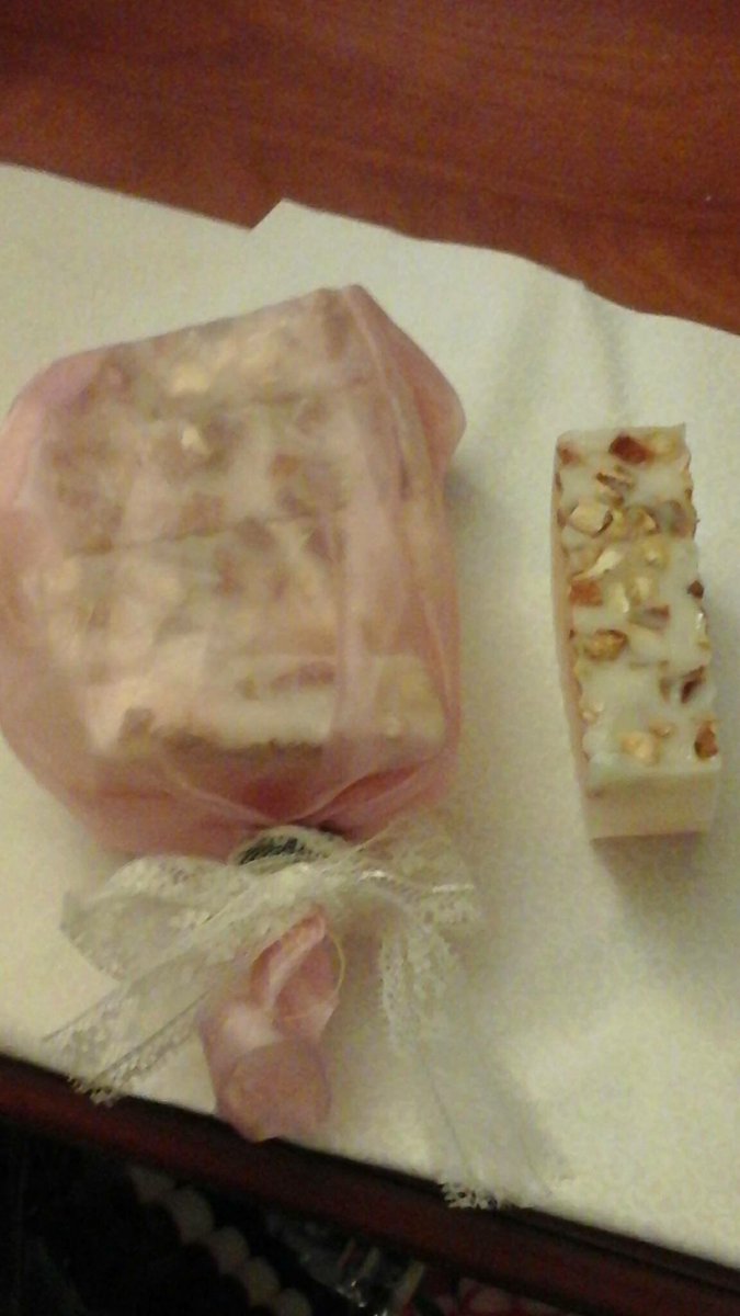 kinnzinn's tweet photo. Excited to share the latest addition to my #etsy shop: Holiday Spiced Orange Bars #bathandbeauty #soap #christmas #handmadesoap #allnatural #essentialoils https://t.co/BtMXuu9Izl https://t.co/SwcUMd2GI1