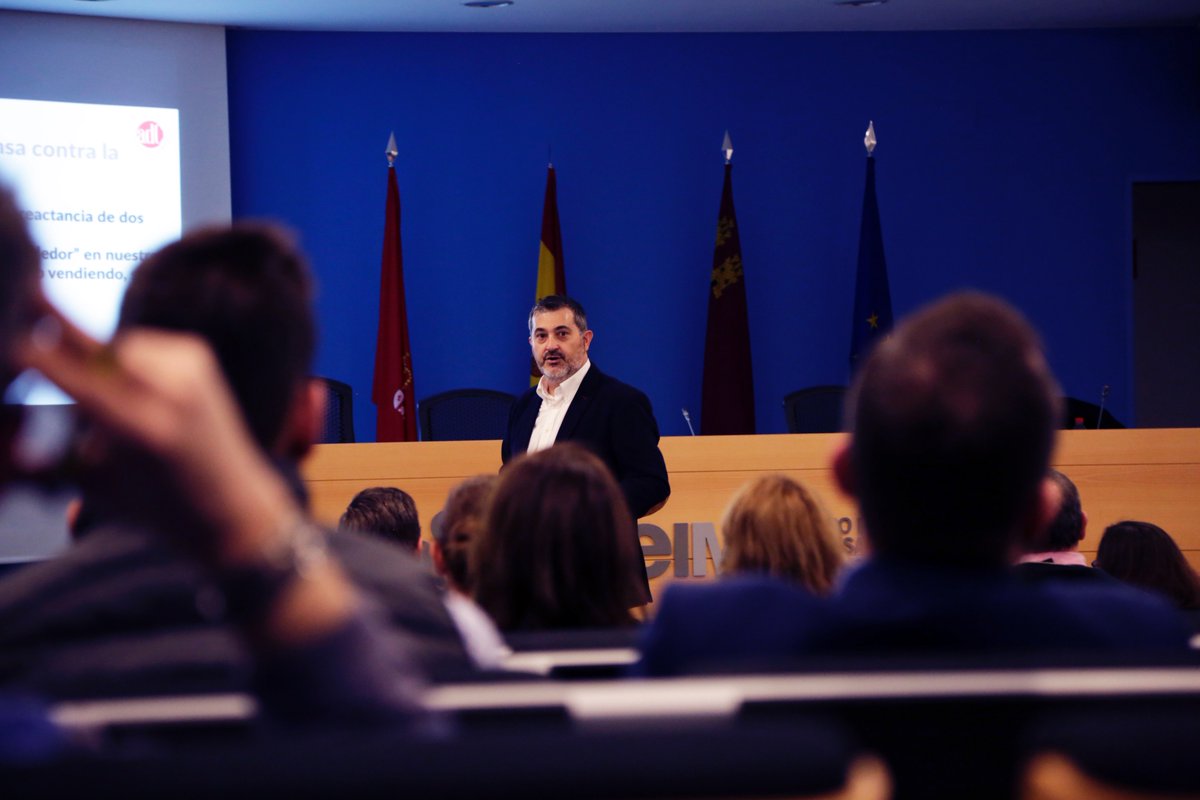 antoniosanchez_'s tweet photo. #Conferencia de ayer en Ceeim Murcia sobre #ventas. Muchas gracias a todos los asistentes por compartir conmigo un buen rato sobre lo grande que es ser #VENDEDOR con mayúsculas. Fotos cortesía de @Lombavideos https://t.co/TYiSS2Aomw